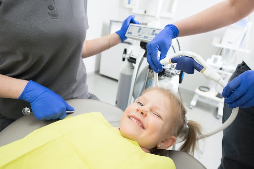 子供が歯科インプラントに行くのは安全ですか